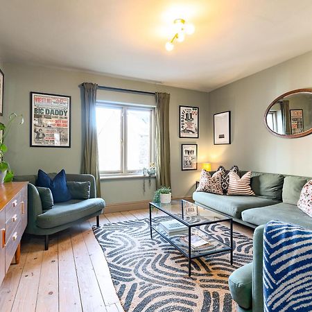 Stylish Seaside Home With King Beds And Parking スカーバラ エクステリア 写真
